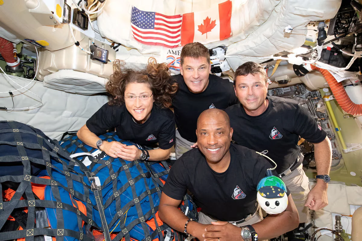 Nasa Artemis II astronauts prepare to end moon mission in 'fireball' re-entry